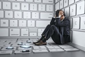 تأثير التحديات التكنولوجية على المجتمع اليوم"
